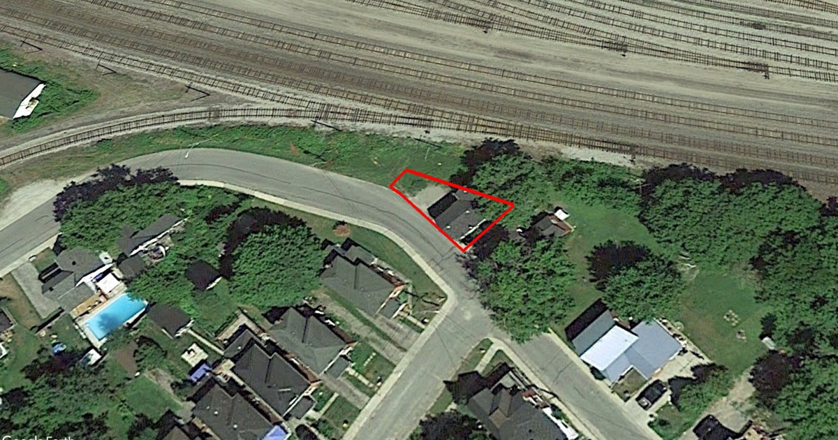 Tax Sale in Smiths Falls, Ontario 4 running avenue, smiths falls