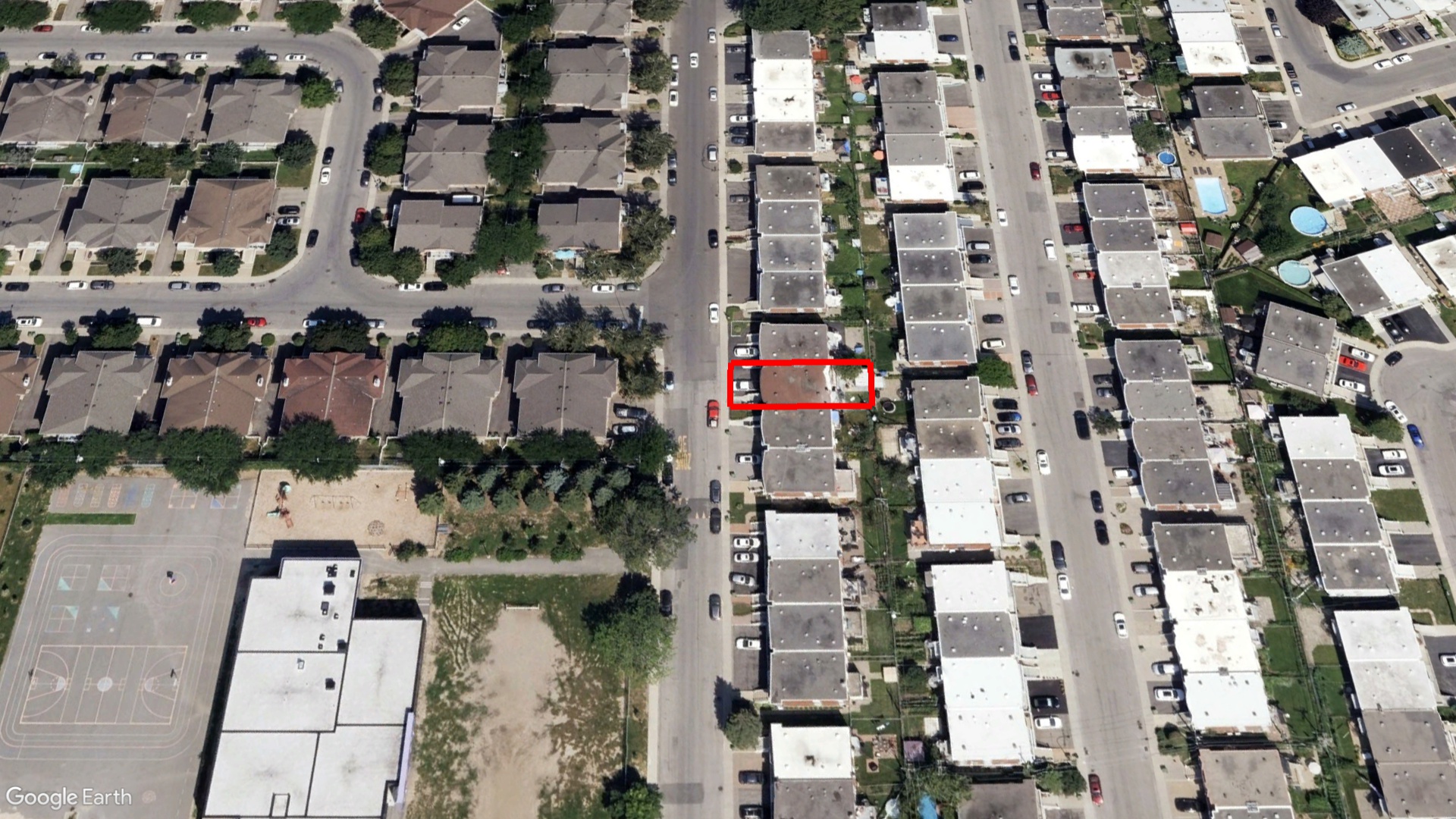 Tax Sale Montreal, Quebec - 040428-95