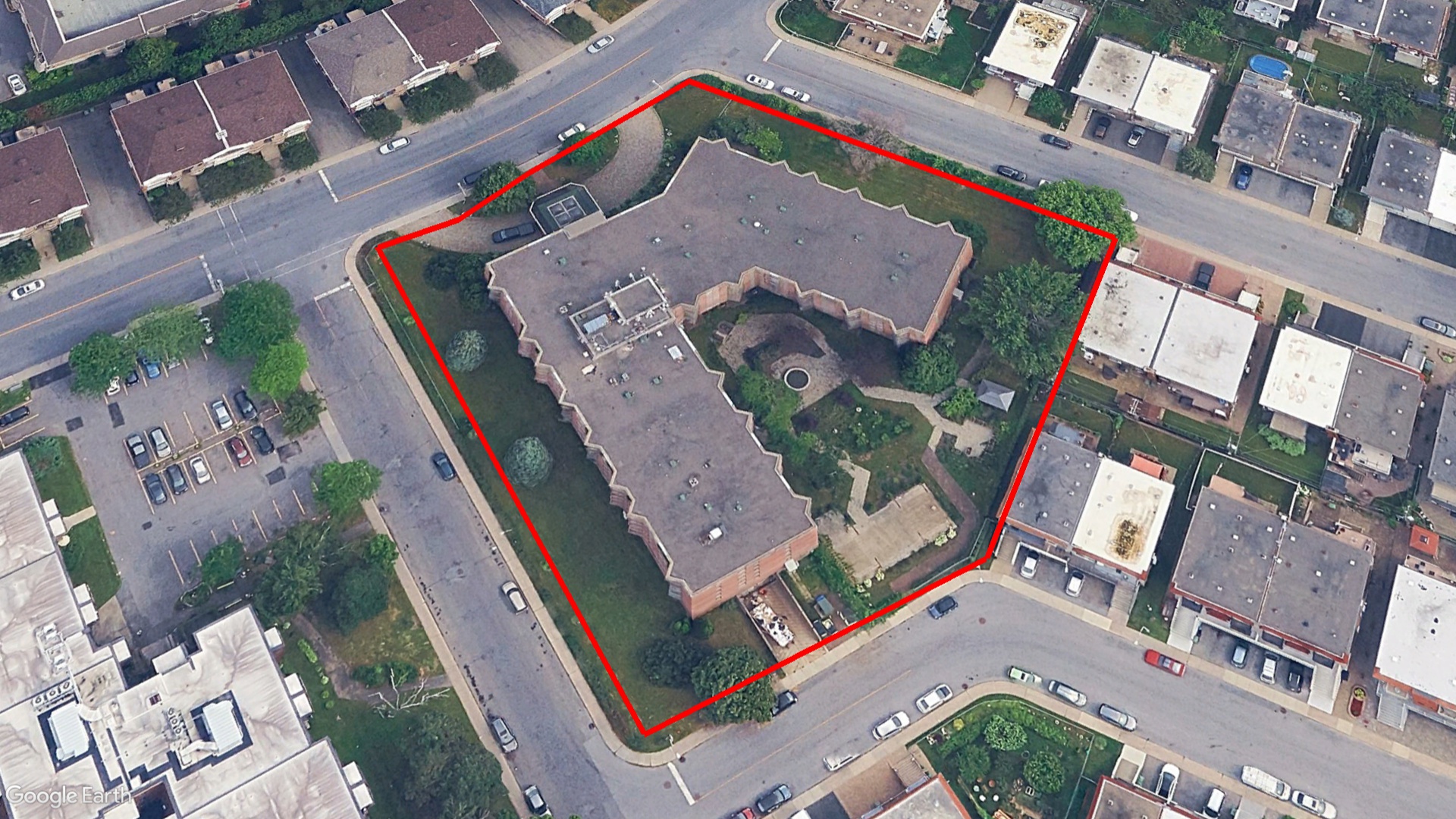 Tax Sale Montreal, Quebec - 041312-59