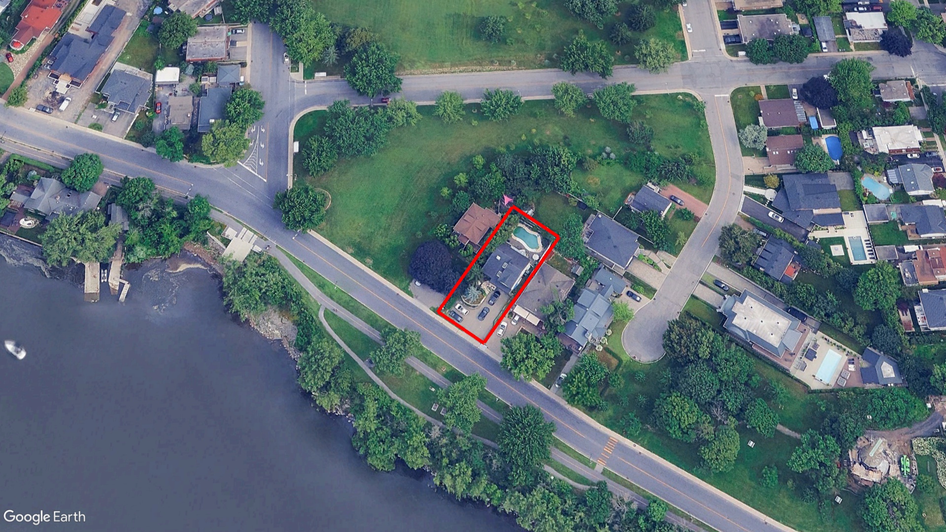 Tax Sale Montreal, Quebec - 041207-52