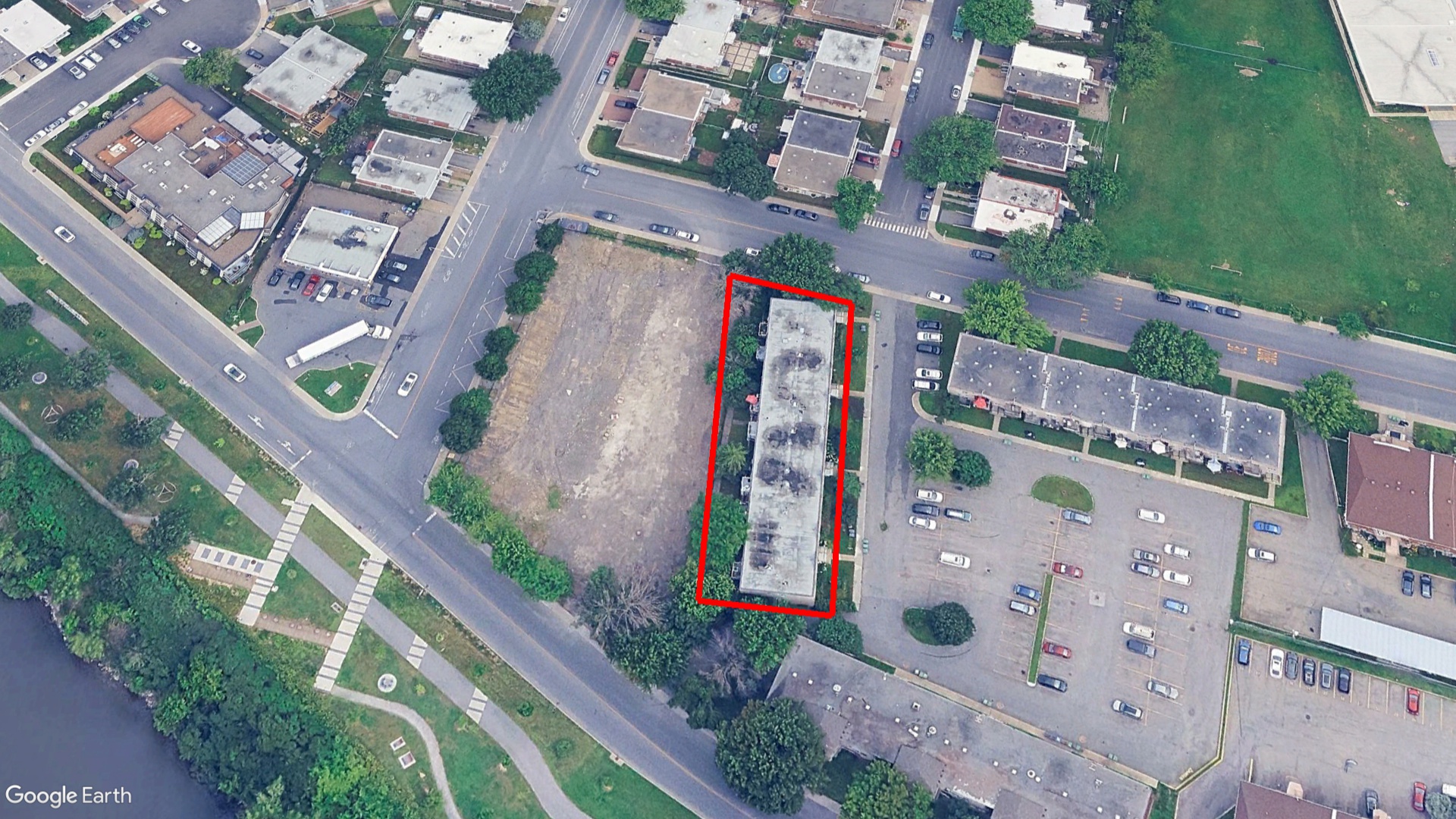 Tax Sale Montreal, Quebec - 050814-02