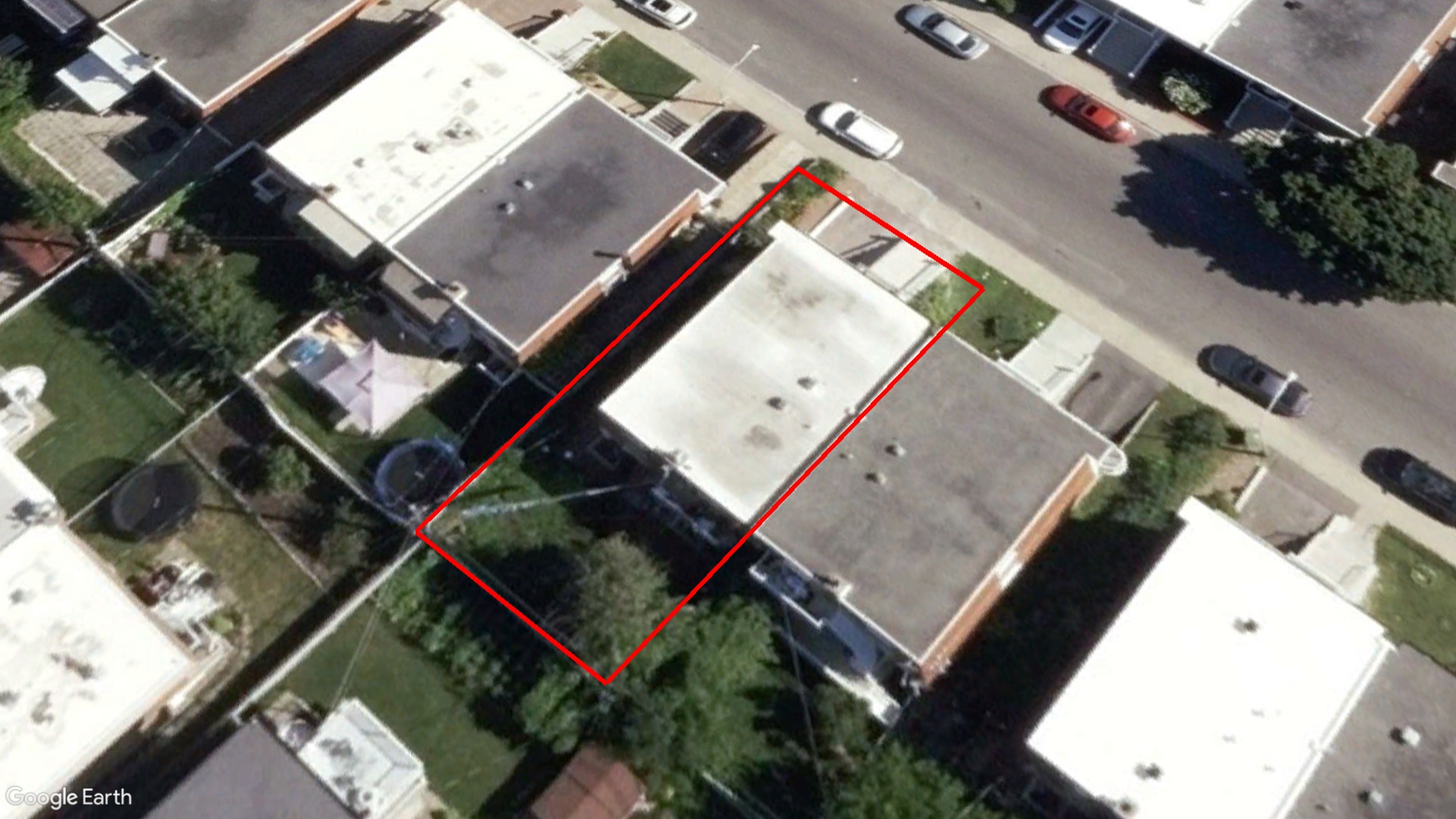 Tax Sale Montreal, Quebec - 020803-06