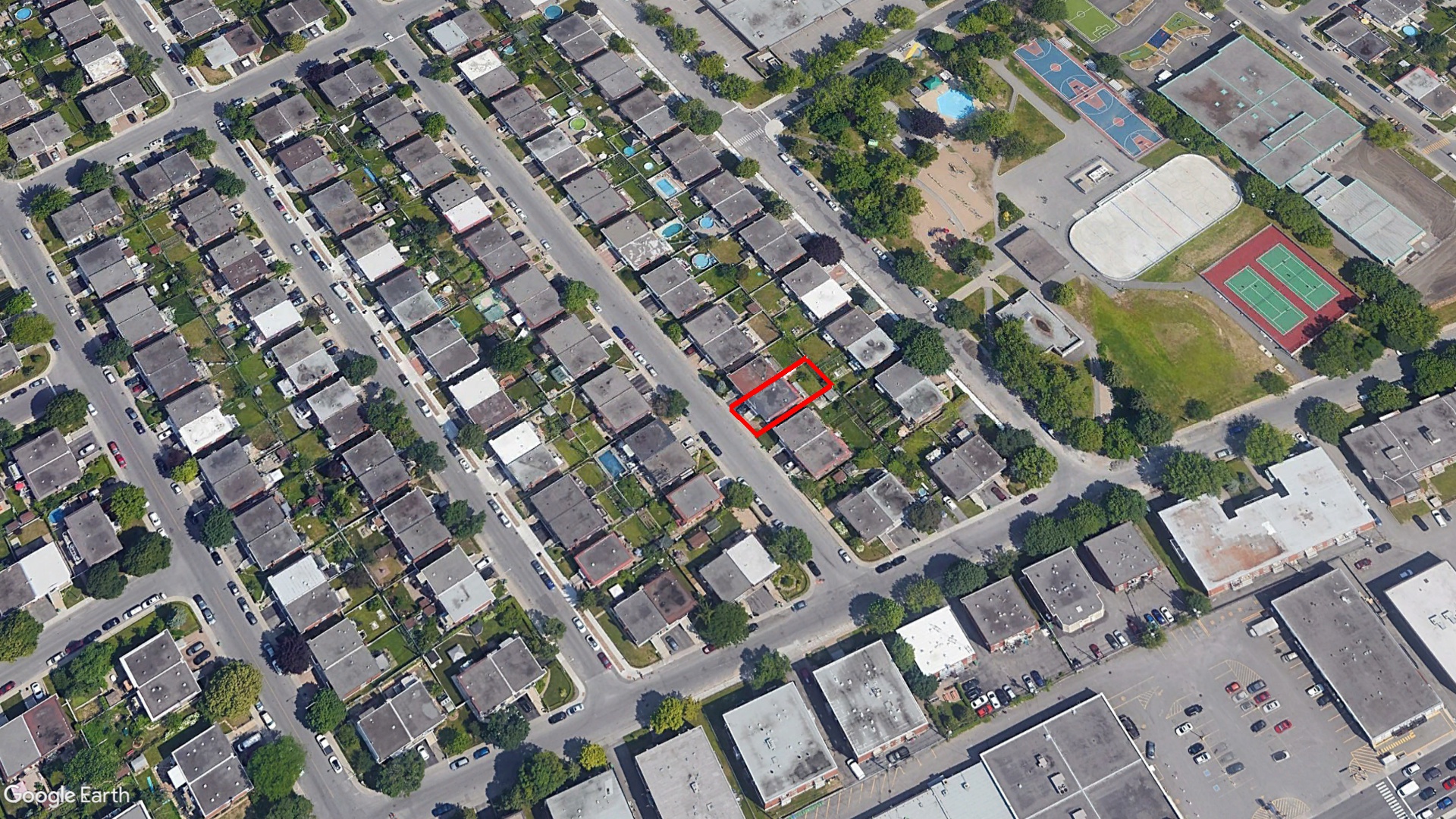 Tax Sale Montreal, Quebec - 020802-43