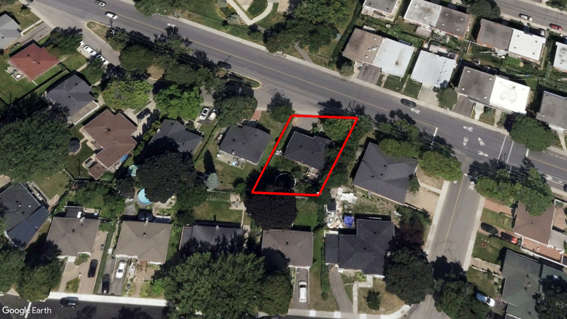 Tax Sale Montreal, Quebec - 040207-35